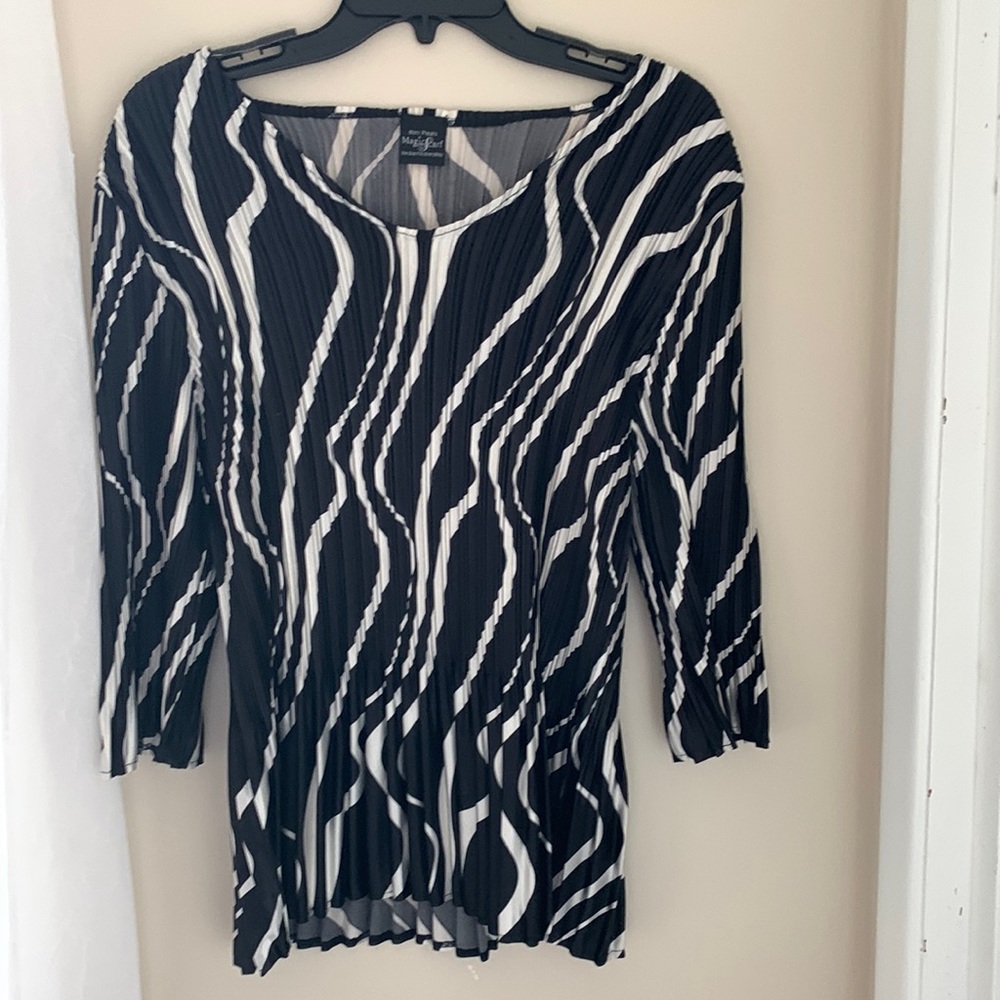 Great blouse one size fits all never warn